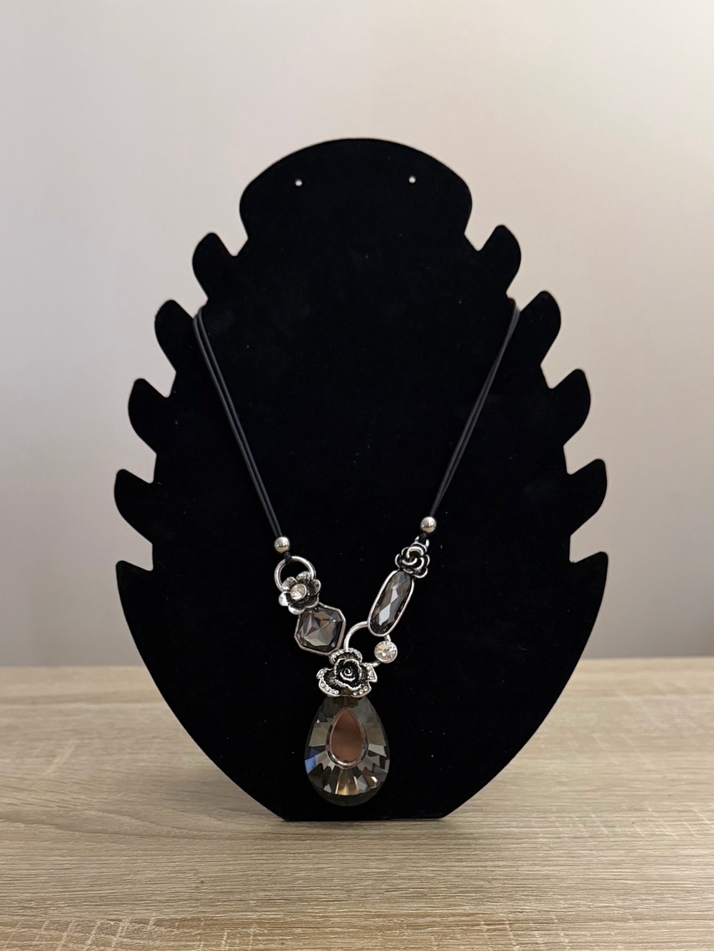 Black Crystal Teardrop Silver Tone Floral Statement Necklace New